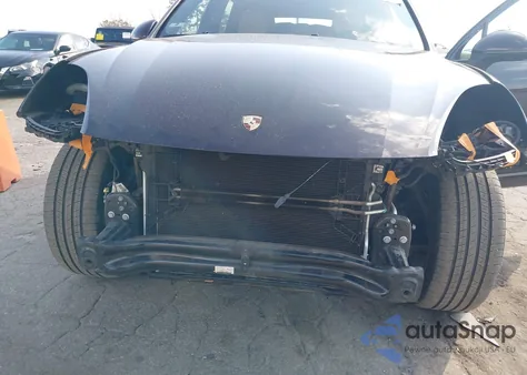 2018 Porsche Cayenne Platinum Edition z USA, uszkodzony, nr VIN WP1AA2A28JKA00958